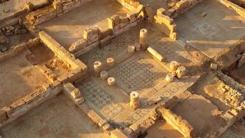in libyen - archäologen entdecken nach 13 jahren geheimnisvolle maske in antiker residenz
