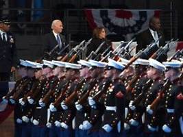 Abschiedsbesuch im Pentagon: Biden mahnt US-Militär: Erinnern Sie sich an ihren Eid