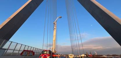 a1-rheinbrücke in leverkusen: experten suchen ursache für eiszapfen-fall
