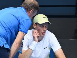 Jannik Sinner bei den Australian Open: Sieg nach Schwächeanfall