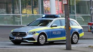 44-Jähriger mit Messer überfallen – Polizei sucht vier Täter