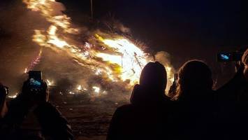 biikebrennen: wo die küste leuchtet, wo noch zimmer frei sind