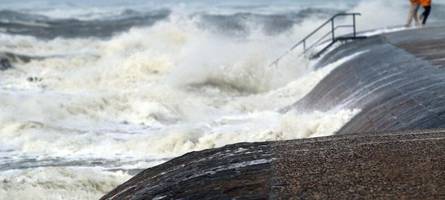 Orkantief über Atlantik bringt starke Winde und Regen nach Deutschland