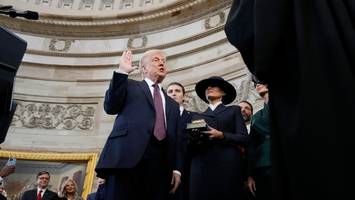keine hand auf der bibel - trump bricht bei amtseid mit tradition