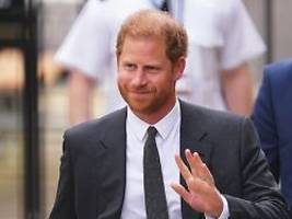 Überraschende einigung mit sun: prinz harry macht pause im medien-kreuzzug