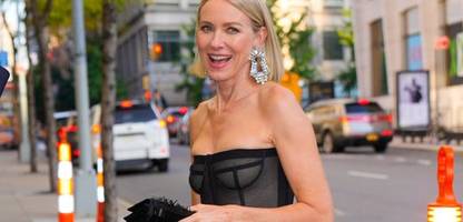 Naomi Watts hat mit den Wechseljahren ihren Frieden geschlossen