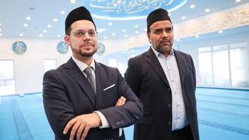 „einzigartige“ moschee eröffnet – aber ohne lauten muezzinruf