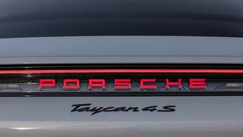 mercedes, porsche, bmw, audi - 50 prozent sparen bei luxusmodellen - so finden sie günstige elektro-jahreswagen