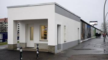 east side gallery: neues besucherzentrum mit kurioser geschichte