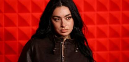 brit awards: charli xcx führt nominierungen an – beatles feiern comeback