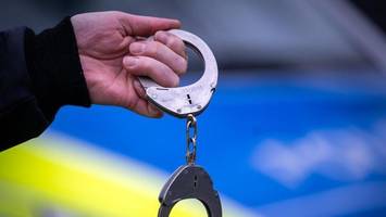 missglückte flucht: polizisten finden einbrecher im schlamm