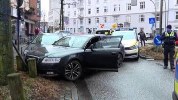 Wilde Verfolgungsjagd über die A7 endet mit Unfall und Festnahme