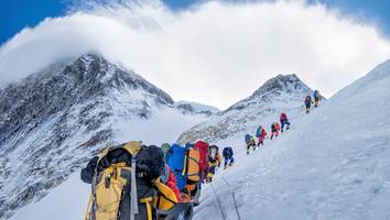 „zum schutz der umwelt“ - nepal erhöht gebühren: mount-everest-besteigung kostet künftig über 14.000 euro