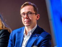 cdu-politiker reagiert gelassen: rechter hund: studenten schreien amthor nieder