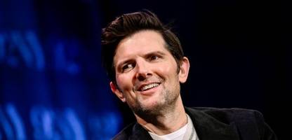 adam scott: schauspieler erklärt missverständnis um nasenbluten am filmset