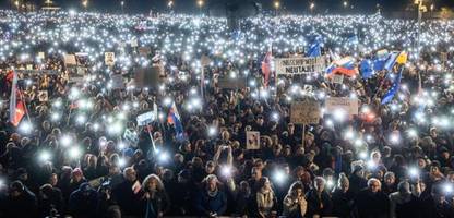 Slowakei: Zehntausende fordern Rücktritt von Robert Fico bei Massenprotesten