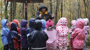 Lernen im Wald und mit dem iPad: In dieser Kita geht das