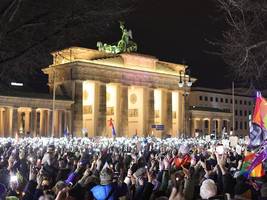 Großkundgebungen: Bundesweit mehr als 80 000 Demonstranten gegen rechts