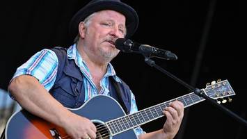 axel prahl: „ich habe eine ganze horde frösche im hals“