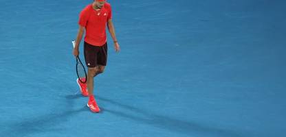 Tennis: Alexander Zverev verliert gegen Jannik Sinner und verpasst Titel bei Australian Open