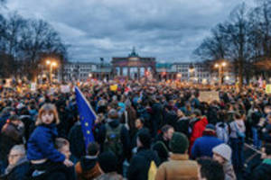 Demos in Berlin und Brandenburg: Zusammen gegen den Rechtsruck