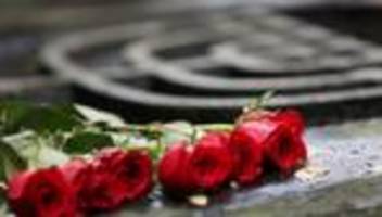 80 jahre auschwitz-befreiung: landespolitik gedenkt der opfer des nationalsozialismus