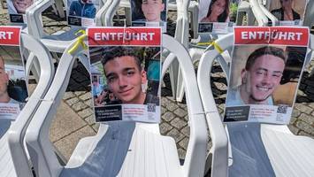 aktion am holocaust-gedenktag in berlin für hamas-geiseln