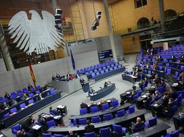 Bundestag: „Man muss nur wollen“ – rot-grüne Restregierung und Union einigen sich auf acht Gesetze