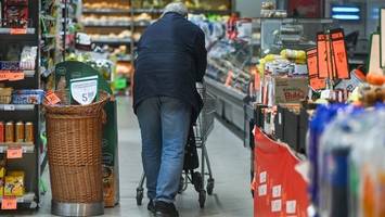 Alarm im Supermarkt: Mann (71) bedroht arglose Kunden mit Messer