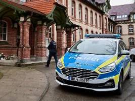 Mord und versuchter Mord: Polizei nimmt Verdächtigen nach Gewalttaten in Beelitz fest