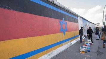 East Side Gallery: Bild „Vaterland“ antisemitisch beschmiert