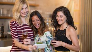 partys ohne alkohol: neuer hype erobert hamburgs club-szene