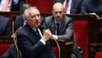 frankreich: bayrou sorgt mit Äußerungen über migranten für haushaltsstreit