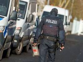 Einsatz in fünf Bundesländern: Polizei nimmt mutmaßlichen Schleuserbandenchef fest