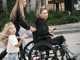 sorge um ex-tennisstar: anna kournikova im rollstuhl gesichtet