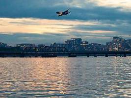 Retter durchsuchen Fluss Potomac: Passagierflugzeug über Washington mit Hubschrauber kollidiert