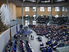 Totalversagen im Bundestag: Merz beschädigt, Demokratie beschädigt, alle blamiert