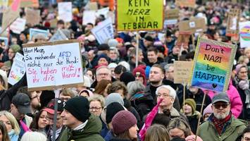 Zehntausende demonstrieren gegen Zusammenarbeit mit der AfD