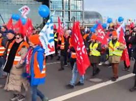 Protest gegen Unions-Plan: Rund 1000 Eisenbahner demonstrieren gegen Zerschlagung