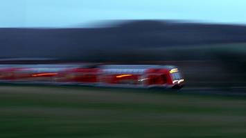 feuer in zug: fahrgast (76) brüht kaffee – mit camping-kocher