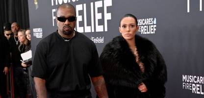 kanye west: bianca censori zog bei der grammy-verleihung blank, wer ist sie?