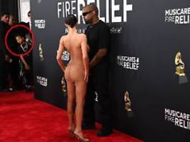 Skandal-Auftritt bei den Grammys: So reagiert das Netz auf Bianca Censoris Kleid