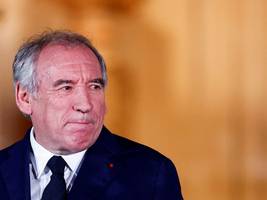 Frankreich: Bayrou hangelt sich über die erste Hürde