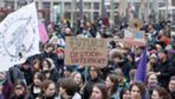 fridays for future: klimaschützer machen in dresden für ihr anliegen mobil
