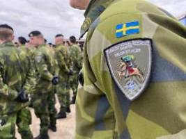 Abschreckung und Bereitschaft: Schweden stationiert NATO-Truppen in Lettland