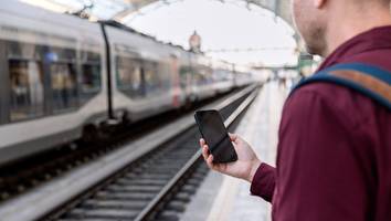 Öffentliche Störung - Franzose muss 200 Euro zahlen, weil er am Bahnsteig mit Lautsprecher telefonierte