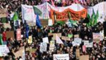 Demonstrationen gegen rechts: 200.000 Menschen fordern in München Brandmauer gegen AfD