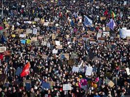 Mehr Andrang als erwartet: Massenprotest in München: 200.000 Menschen gegen rechts