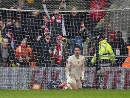 ortega mit slapstick-eigentor: man city wendet peinliche pokal-blamage ab
