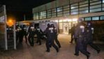 treffen von mutmaßlichen islamisten: 270 junge männer. eine turnhalle. und dann ertönte allahu akbar.